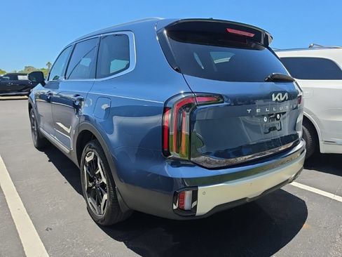 Certified 2024 Kia Telluride EX w/ EX Captain's Chair Package FWD image 12