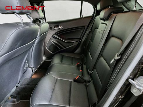 Used 2020 Mercedes-Benz GLA 250 w/ Premium Package image 28