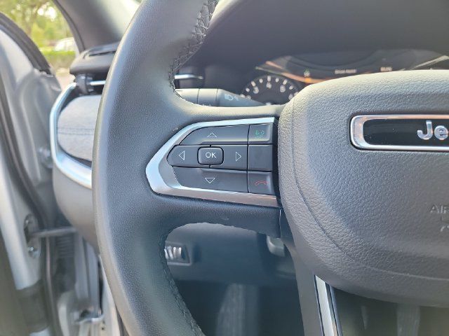 Used 2024 Jeep Compass Latitude AWD/4WD image 23