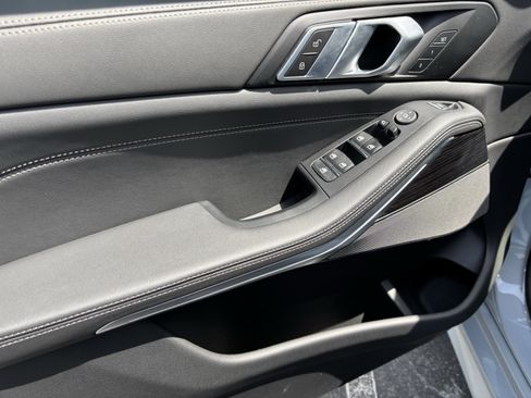 Used 2026 BMW X5 sDrive40i w/ M Sport Package image 14