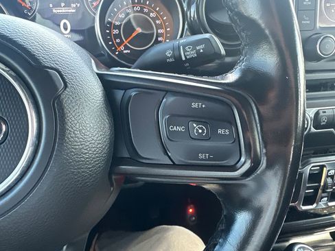 Used 2020 Jeep Gladiator Sport image 18