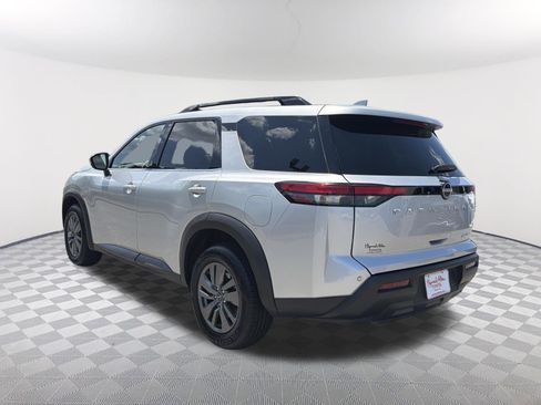 Used 2024 Nissan Pathfinder SV AWD/4WD image 15