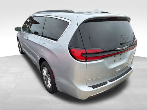 Used 2022 Chrysler Pacifica Touring-L AWD/4WD image 5