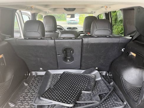 Used 2016 Jeep Renegade Trailhawk w/ Premium Trailhawk Package AWD/4WD image 8