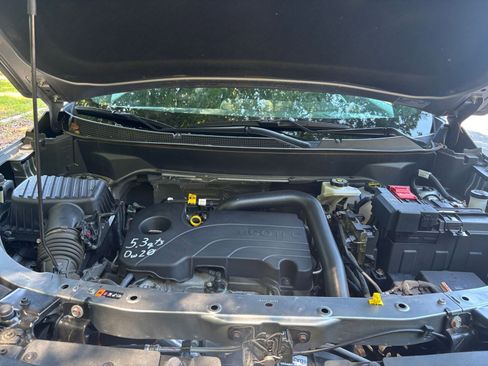 Used 2025 Chevrolet Equinox LT FWD image 32