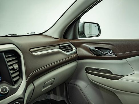 Used 2020 GMC Acadia SLT FWD image 27