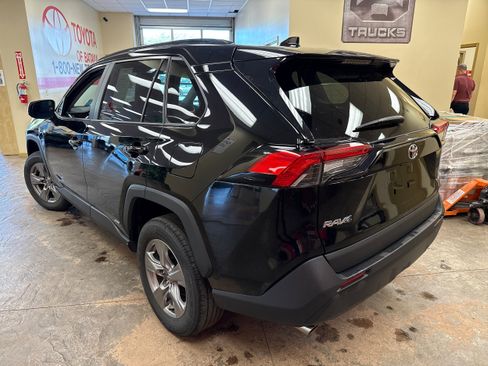 Used 2025 Toyota RAV4 LE AWD/4WD image 7