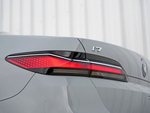 Used 2023 BMW i7 xDrive60 w/ Executive Package 2 image 66