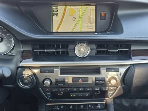Used 2017 Lexus ES 350 w/ Luxury Package FWD image 5