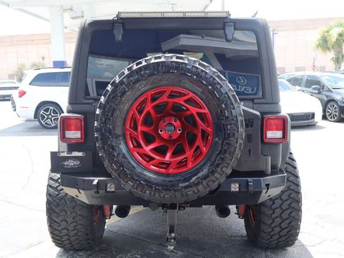 Used 2018 Jeep Wrangler Unlimited Sahara w/ Uconnect 4C Nav & Sound Group AWD/4WD image 6