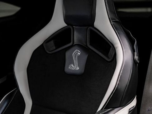 Used 2022 Ford Mustang Shelby GT500 w/ Carbon Fiber Track Pack image 34