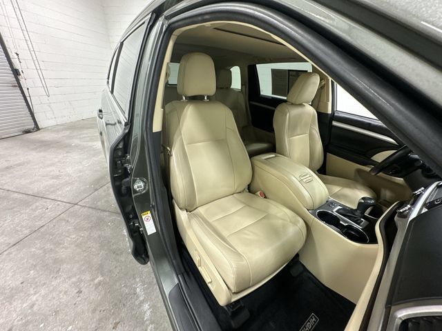 Used 2018 Toyota Highlander XLE FWD image 20
