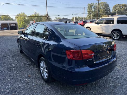 Used 2012 Volkswagen Jetta SE FWD image 3
