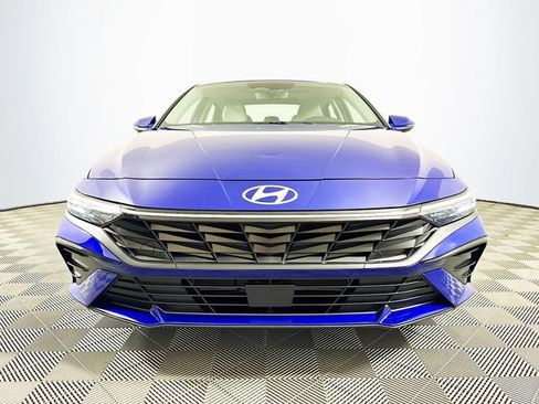Certified 2026 Hyundai Elantra Limited w/ Cargo Package FWD image 11