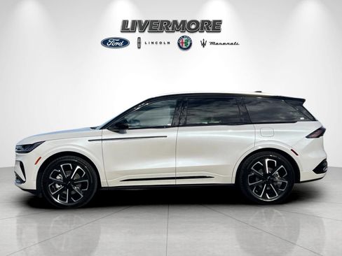 Used 2026 Lincoln Nautilus Reserve AWD/4WD image 6