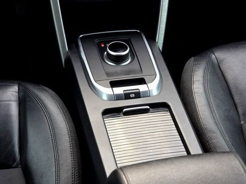 Used 2017 Land Rover Discovery Sport SE image 20