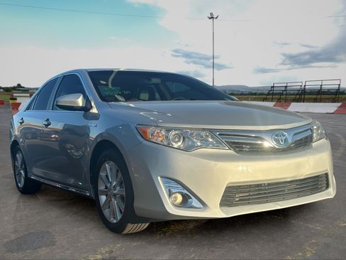 Used 2012 Toyota Camry XLE w/ Leather Pkg FWD image 2