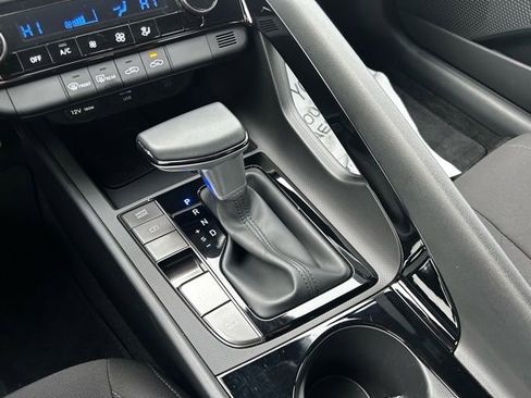 Certified 2025 Hyundai Elantra SEL image 20