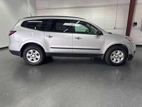 Used 2017 Chevrolet Traverse LS image 3