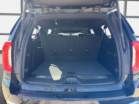 Used 2021 GMC Yukon XL Denali w/ Denali Premium Package AWD/4WD image 12