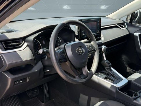 Used 2022 Toyota RAV4 LE FWD image 4