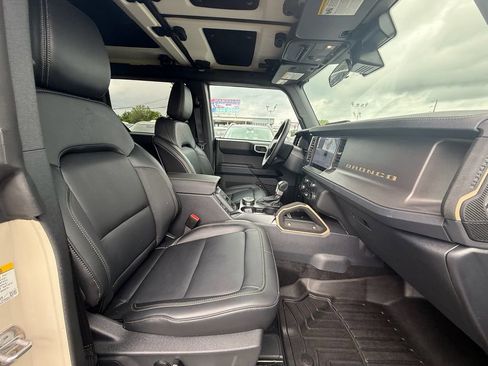 Used 2025 Ford Bronco Badlands AWD/4WD image 23