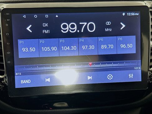 Used 2018 Jeep Compass Latitude image 19