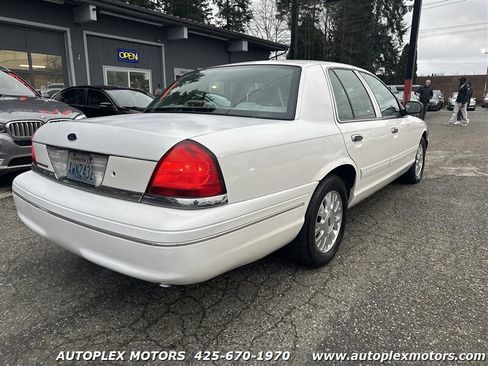 Used 2004 Ford Crown Victoria LX image 7