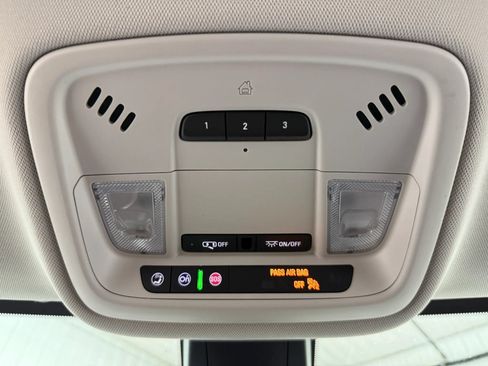 Used 2020 Chevrolet Traverse RS AWD/4WD image 39