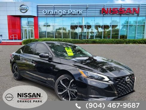 Used 2023 Nissan Altima 2.5 SR w/ SR Premium Package FWD image 1
