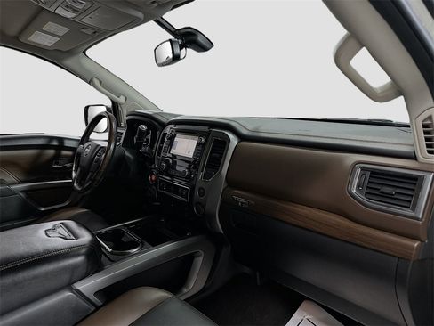Used 2018 Nissan Titan Platinum Reserve image 28