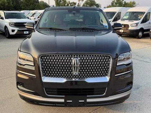 Used 2022 Lincoln Navigator L Reserve AWD/4WD image 2