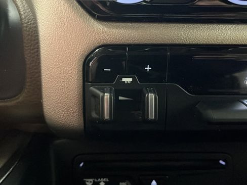 Used 2019 RAM 1500 Laramie AWD/4WD image 29