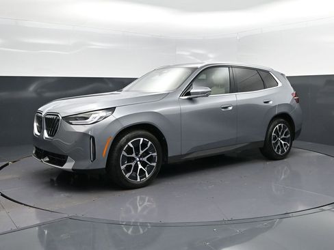 Used 2025 BMW X3 xDrive30i w/ Premium Package image 3