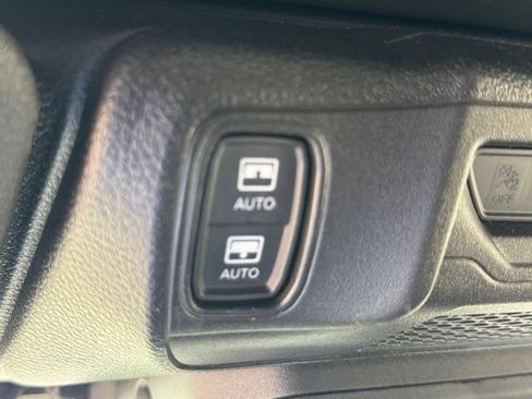 Used 2024 Jeep Wrangler Unlimited Sahara w/ Technology Group AWD/4WD image 23