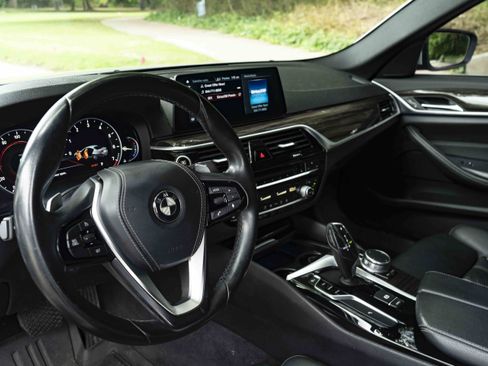 Used 2017 BMW 530i RWD image 16