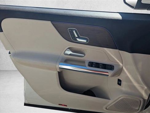 Used 2023 Mercedes-Benz GLA 250 4MATIC image 9