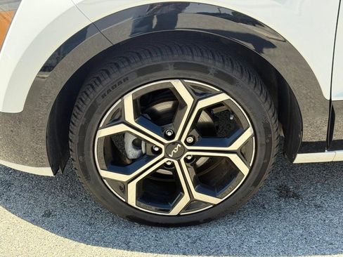 Used 2023 Kia Niro EX Touring FWD image 9