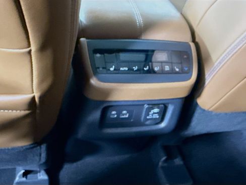 Certified 2025 Nissan Pathfinder Platinum AWD/4WD image 31