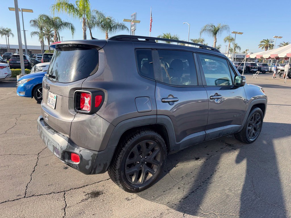 Used 2018 Jeep Renegade Altitude w/ UConnect 8.4 Nav Group FWD image 4