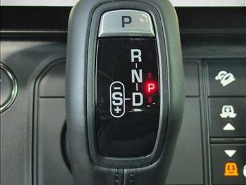 Certified 2026 Land Rover Defender 110 X-Dynamic SE AWD/4WD image 12