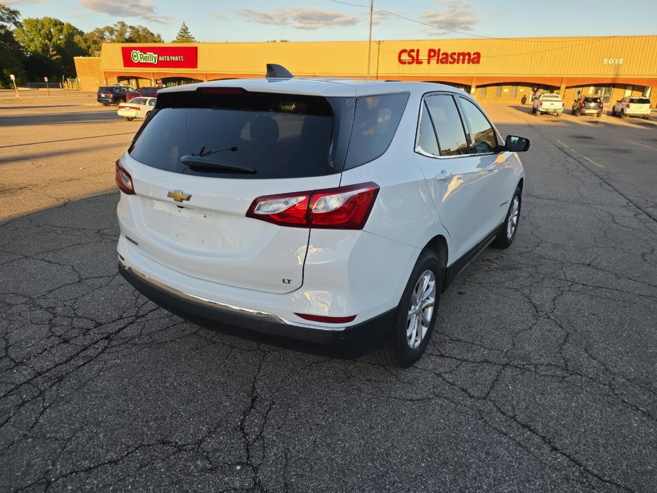 Used 2019 Chevrolet Equinox LT w/ Driver Convenience Package FWD image 4