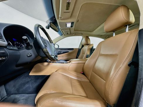 Used 2015 Lexus LS 460 w/ Comfort Package RWD image 13