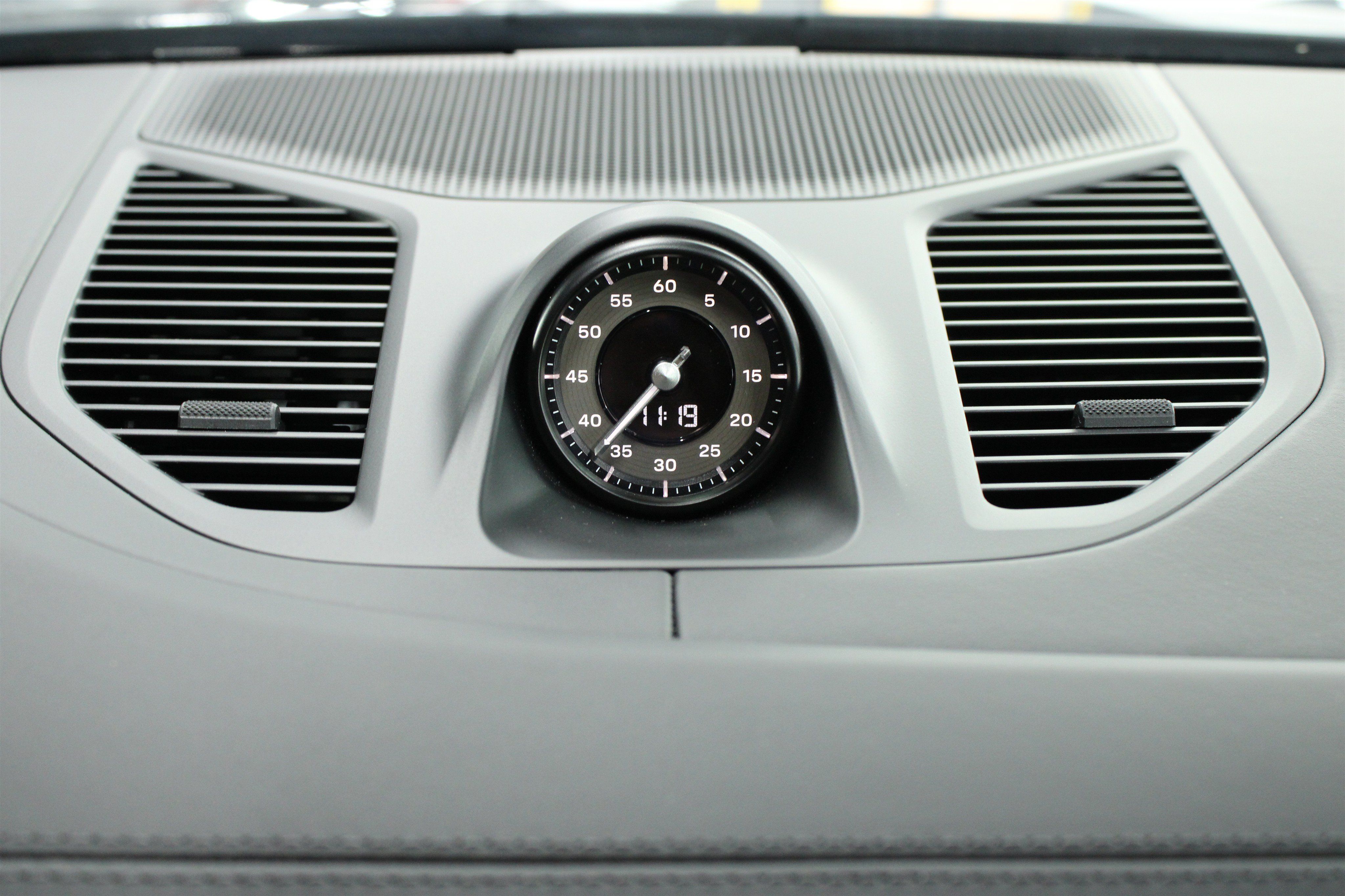 Used 2025 Porsche Cayenne Turbo AWD/4WD image 19