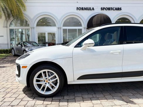 Used 2022 Porsche Macan AWD/4WD image 17