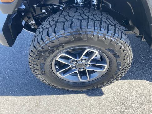 Used 2025 Jeep Gladiator Mojave w/ Convenience Group image 10