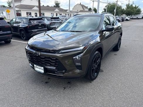 Used 2024 Chevrolet Trax ACTIV FWD image 2