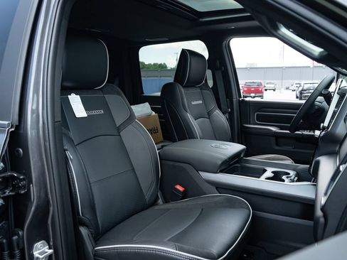 New 2026 RAM 3500 Laramie AWD/4WD image 40