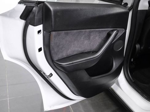 Used 2021 Tesla Model Y Long Range AWD/4WD image 46