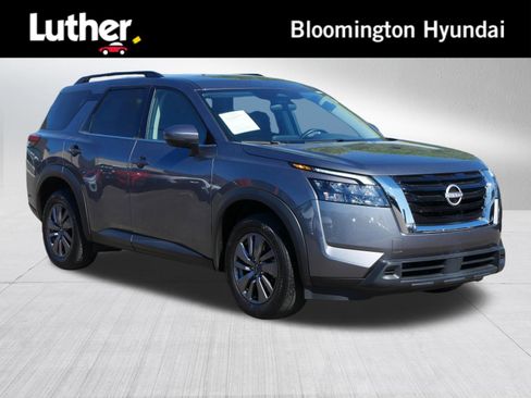 Used 2025 Nissan Pathfinder SV AWD/4WD image 1